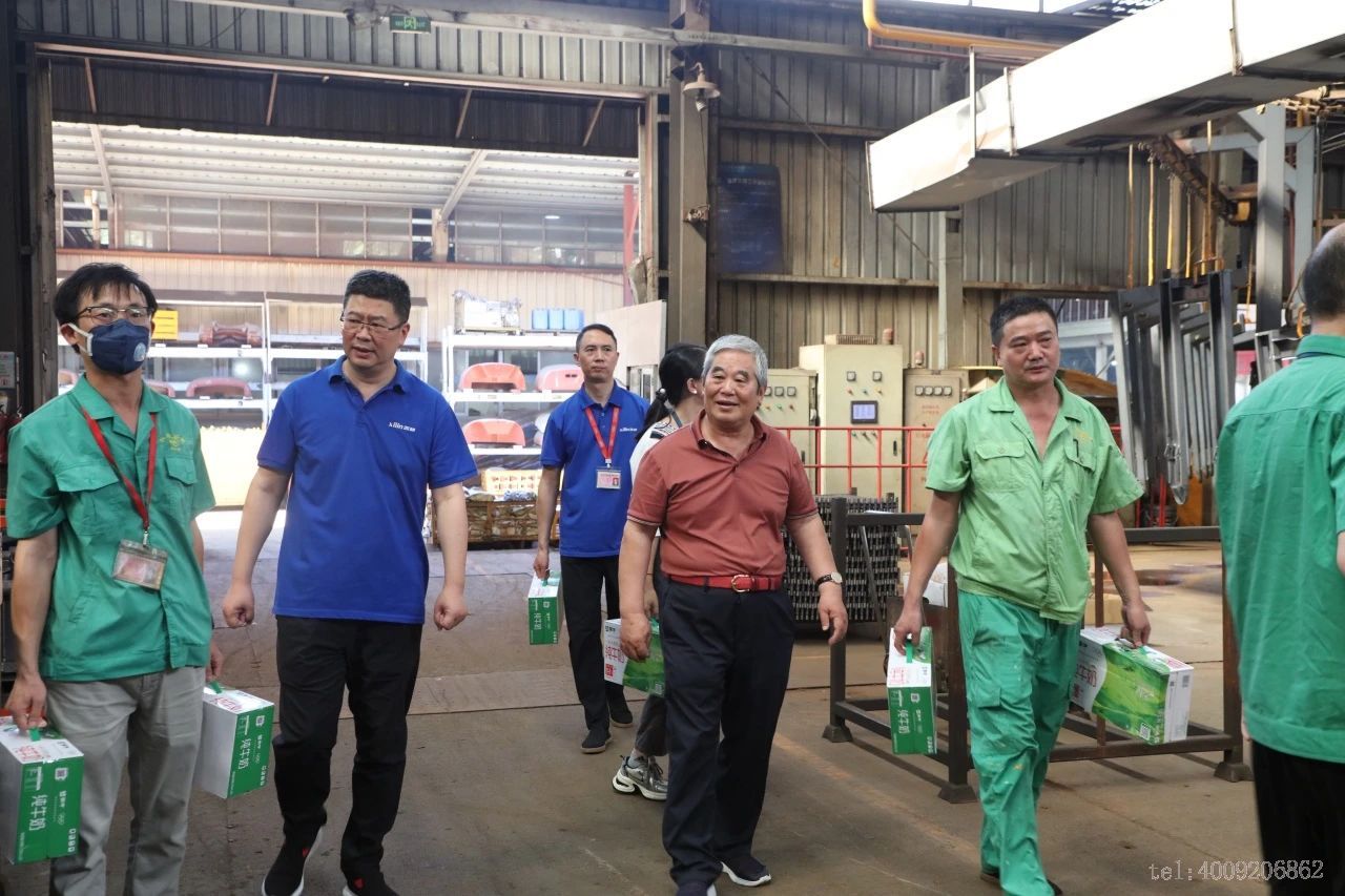 公司領(lǐng)導(dǎo)深入一線慰問員工，傳遞溫暖關(guān)懷